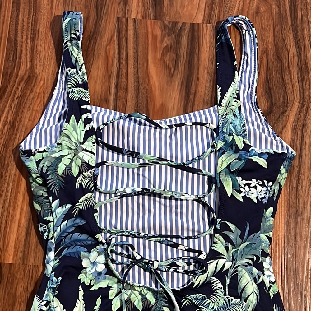 Tommy Bahama Art Of Palms Reversible Lace Back One Piece - Picture 10 of 16